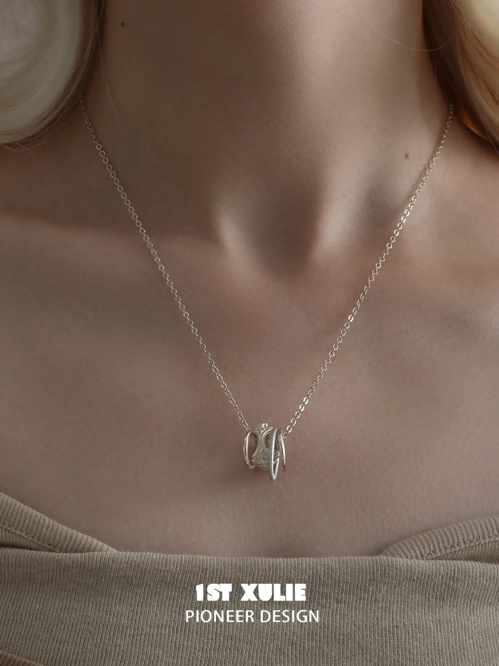 1ST XULIE Jewelry "Bastet" Vintage Iris Zirconia Pendant Necklace in 18K Gold Plated Brass - Texture Detail