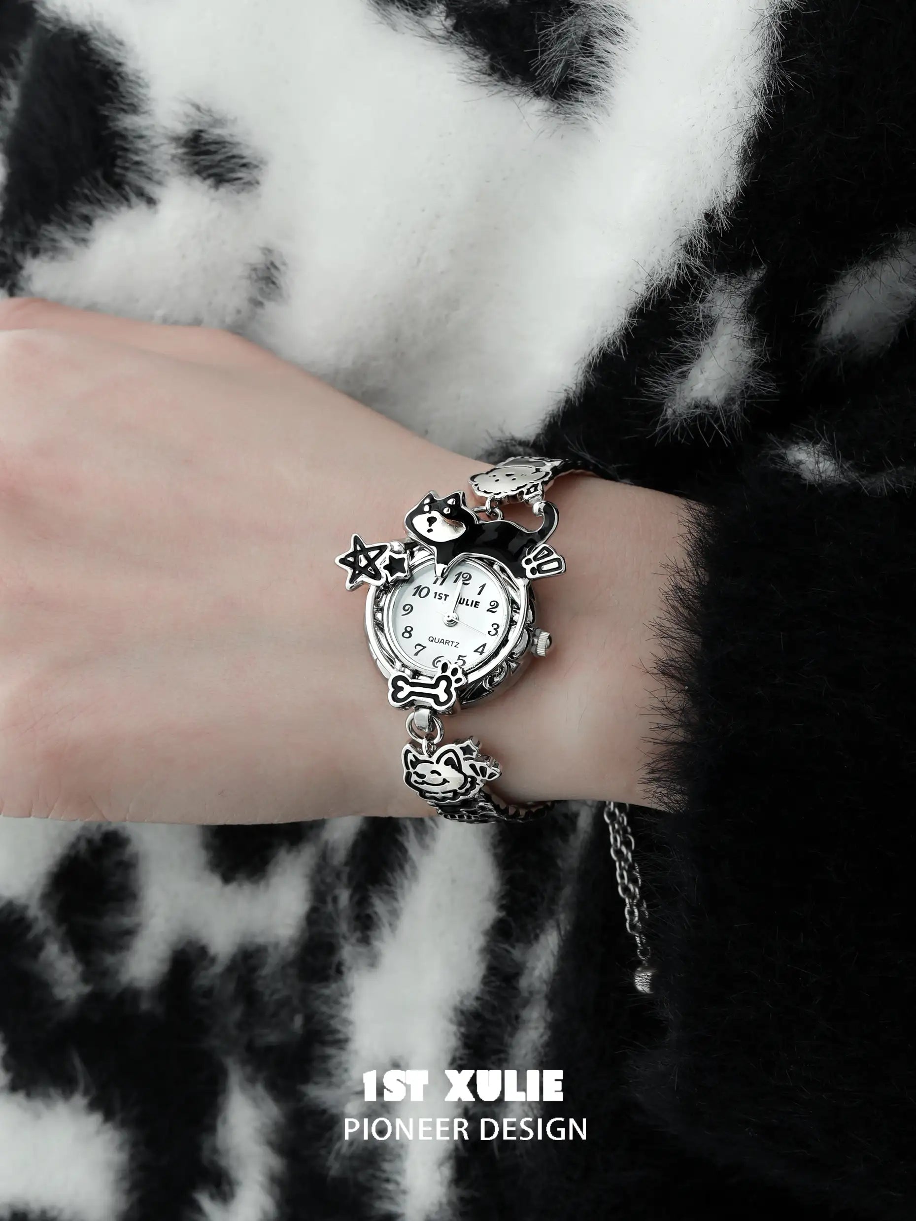 グラフィット パピー 18K プラチナメッキ エラスティックチェーンウォッチ™ グラフィット パピー 18K プラチナメッキ エラスティックチェーンウォッチ™