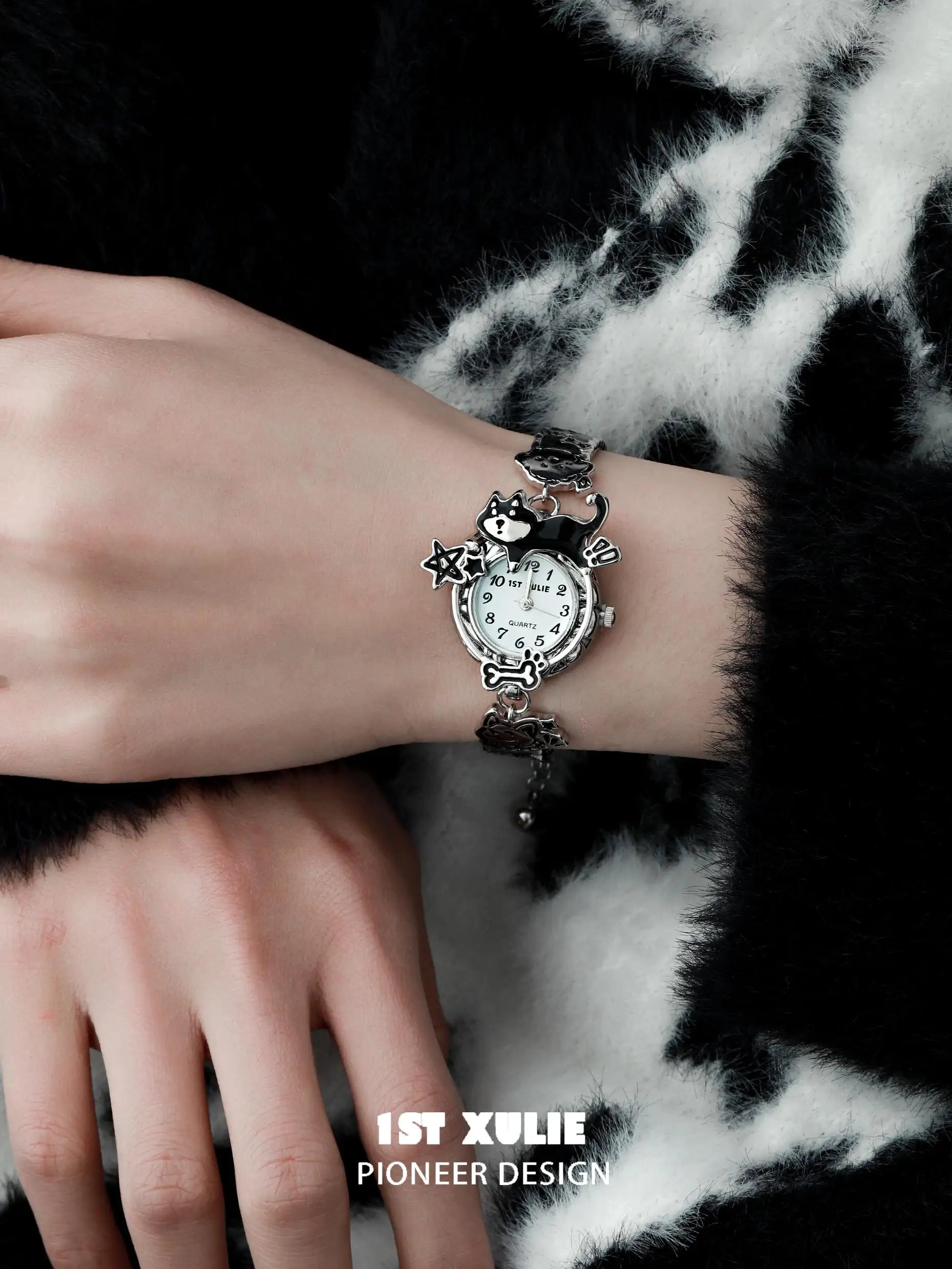 グラフィット パピー 18K プラチナメッキ エラスティックチェーンウォッチ™ グラフィット パピー 18K プラチナメッキ エラスティックチェーンウォッチ™