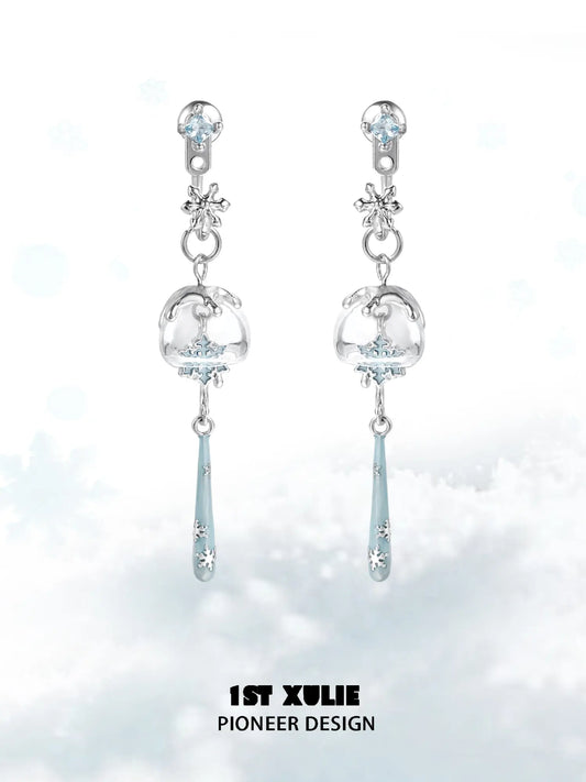 1ST XULIE Jewelry "Snow Land" Delicate Snowflake Dangle Earrings in Platinum Plated - Detail Shot