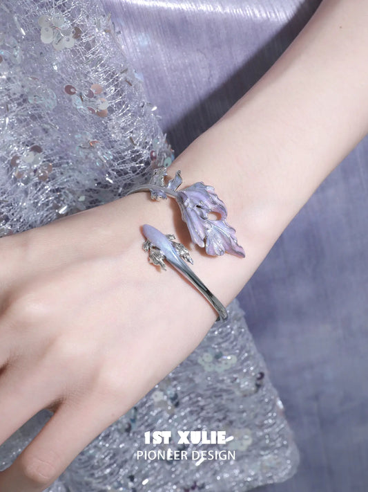 1ST XULIE Jewelry "THE SEA" Dreamy Enamel Swimming Fish Bangle in Platinum Plated Brass - Detail Shot