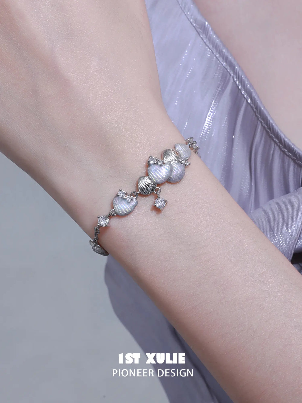 1ST XULIE Jewelry "ATLANTIS" Fish Scale Chain Bracelet in 18K Gold Plated - Detail Shot