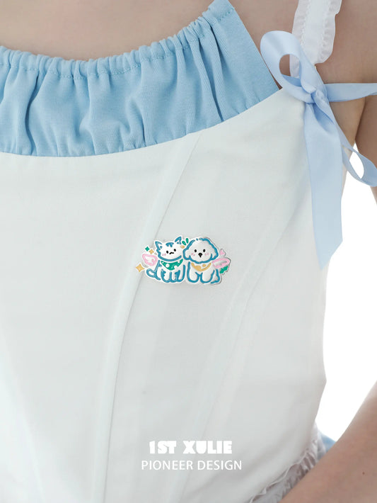 1ST XULIE "Angel Cuties" Hand-Painted Kitten & Puppy Duo Brooch in Platinum Plated Brass - Detail Shot