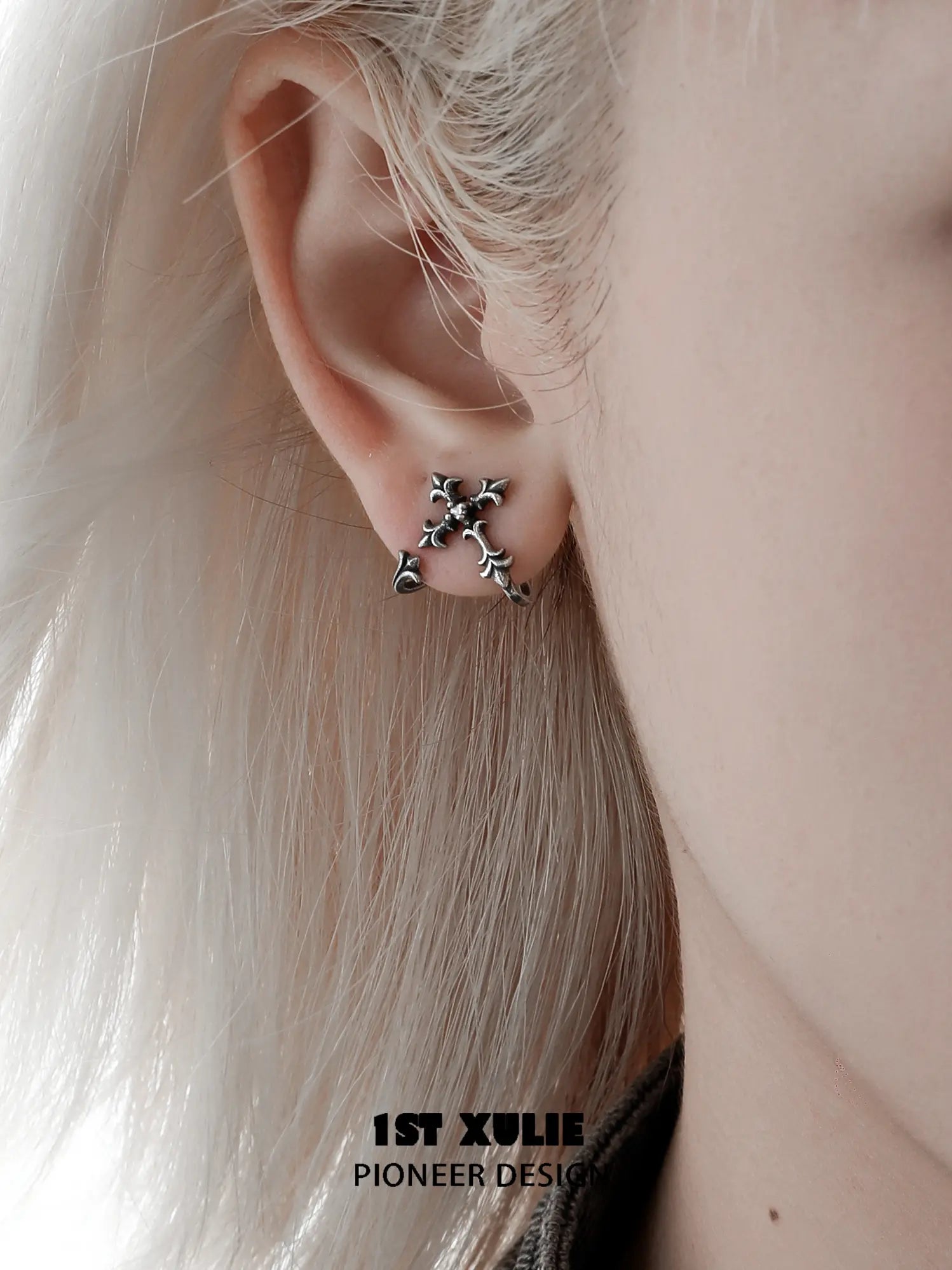 1ST XULIE Jewelry "Irises" Oxidized Cross Stud Earrings in 925 Sterling Silver - Texture