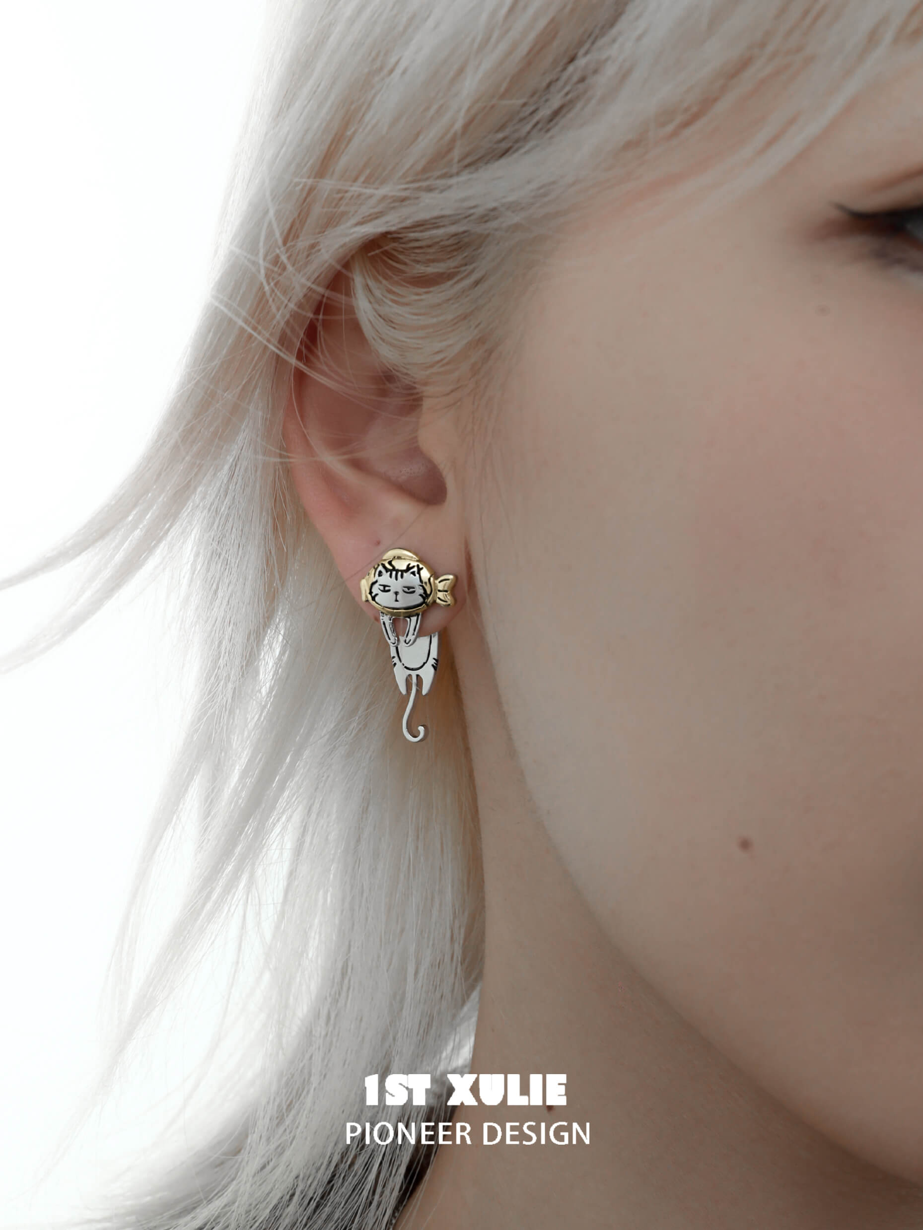1ST XULIE "Graffiti Kitten" Playful Kitten Dangle Earrings in Platinum Plated Brass - Texture Detail