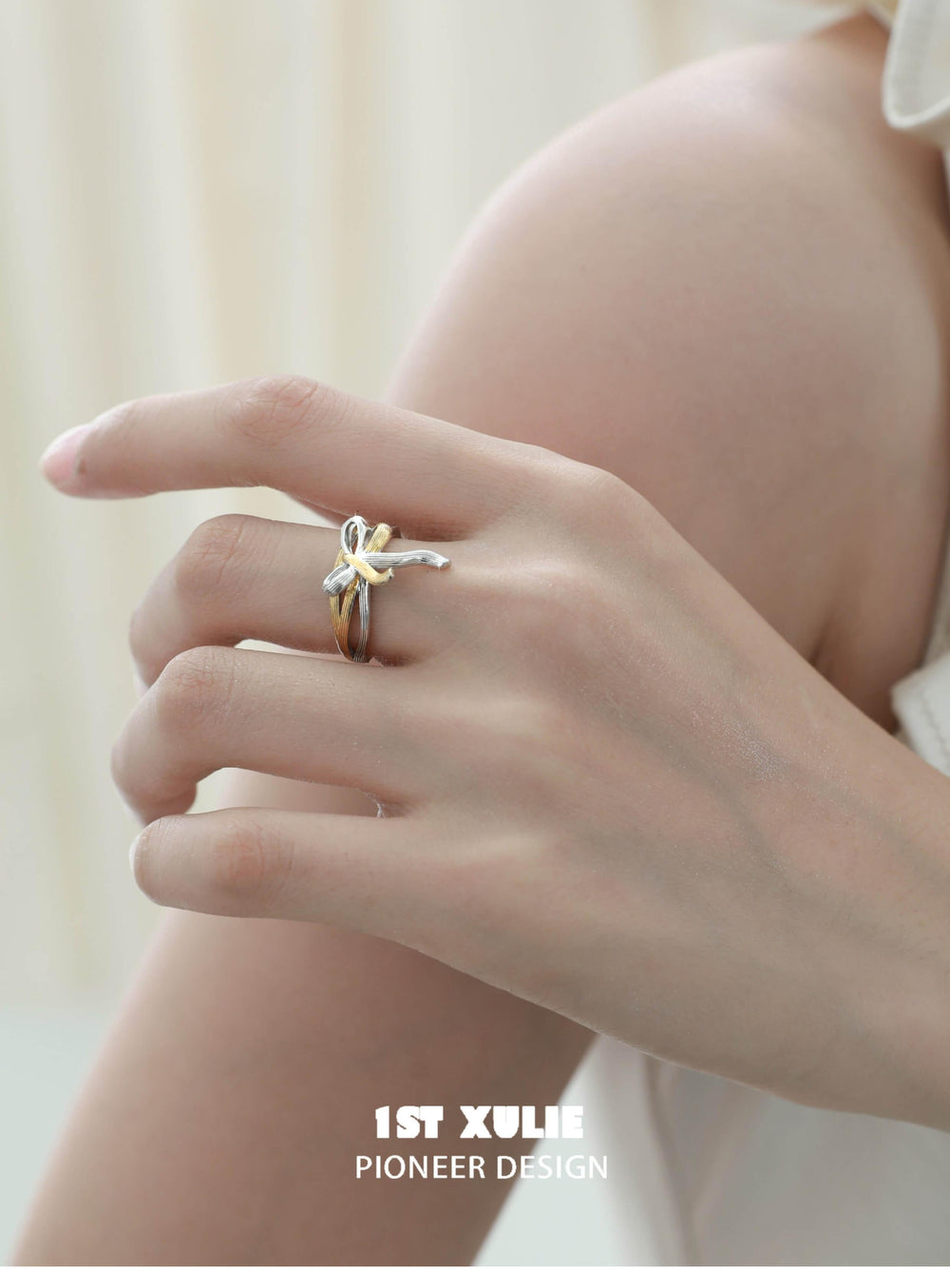 1ST XULIE "Cat's Gaze" Playful Lucky Cat Bow-Tie Ring in 925 Sterling Silver - Detail Shot