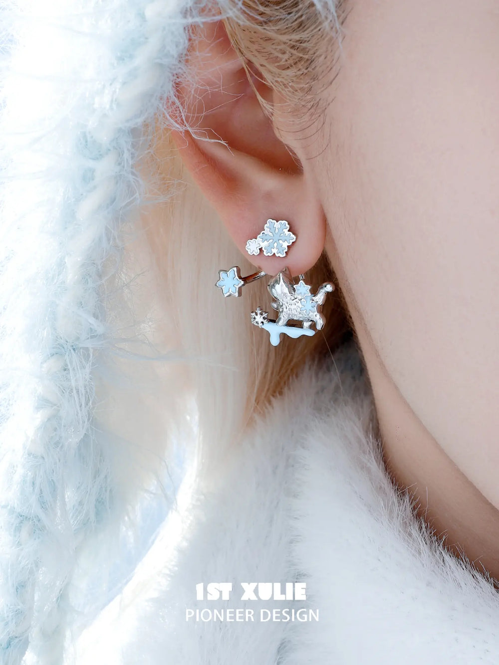 1ST XULIE Jewelry "Snowy Cuties" Snow Kitten Stud Fan Earrings in Platinum Plated - Angle 1