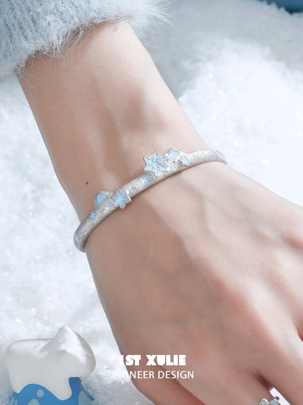 1ST XULIE Jewelry "Snow Land" Snowflake Cat Bell Bangle in Brass - Side View