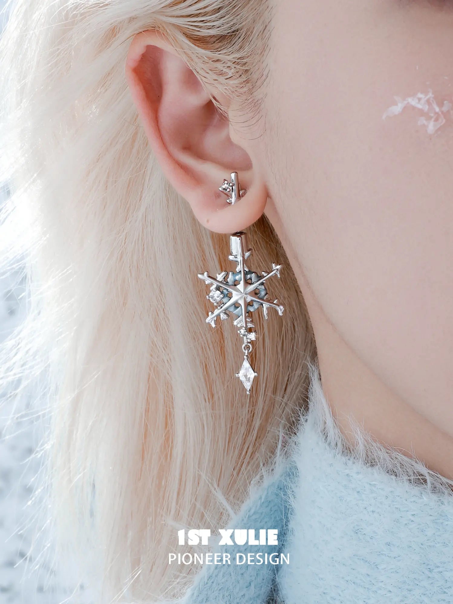 1ST XULIE Jewelry "Snow Land" Snowflake Zirconia Stud Earrings in Platinum Plated - Packaging View