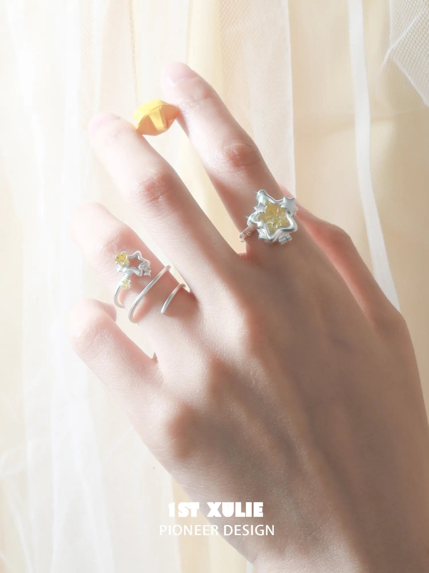 1ST XULIE Jewelry "WISHING STAR" Star Flip Zirconia Ring in Rhodium Plated Brass - Texture