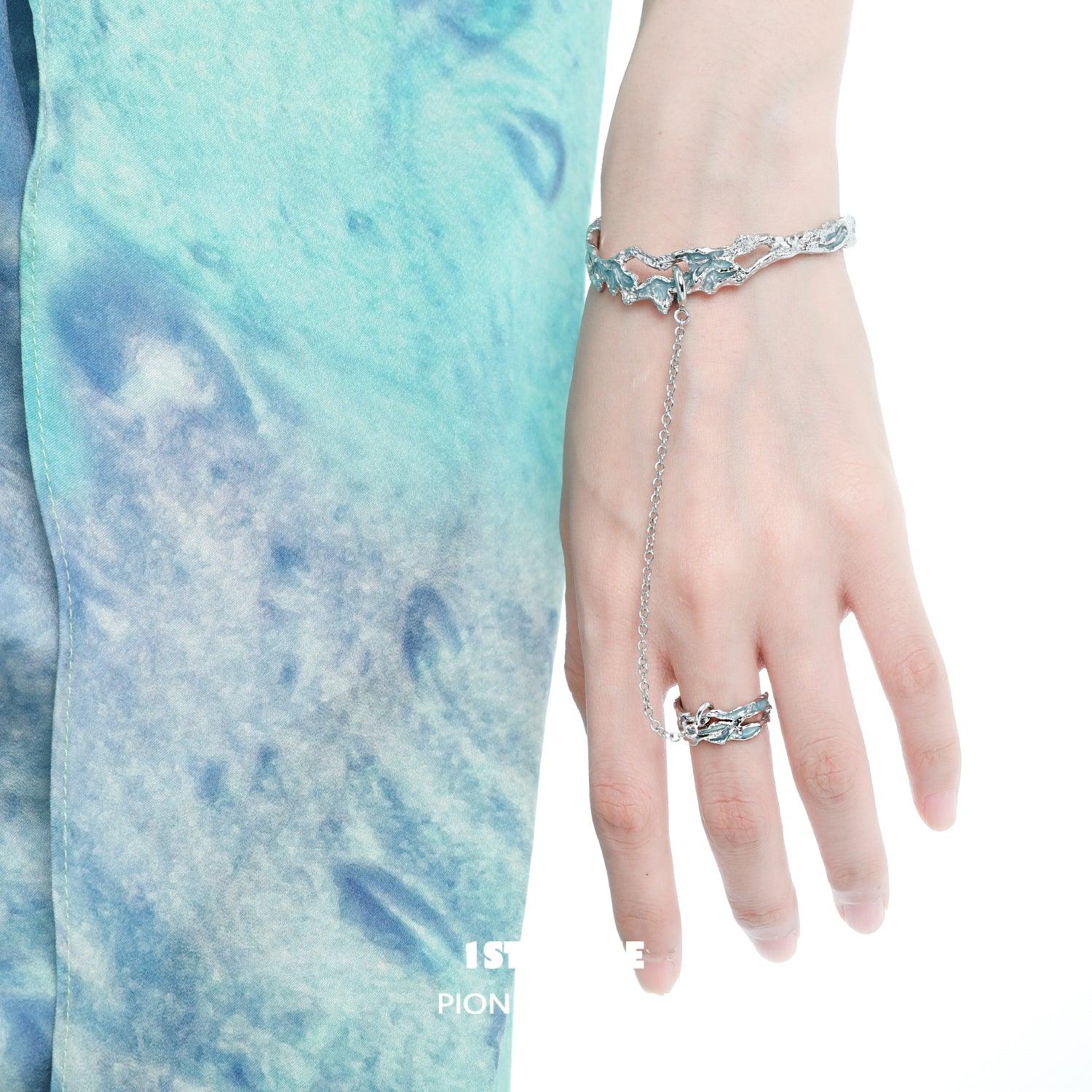 1ST XULIE "THE SEA" Statement Convertible Chain Ring & Bracelet Set in 925 Sterling Silver - Ring On Model