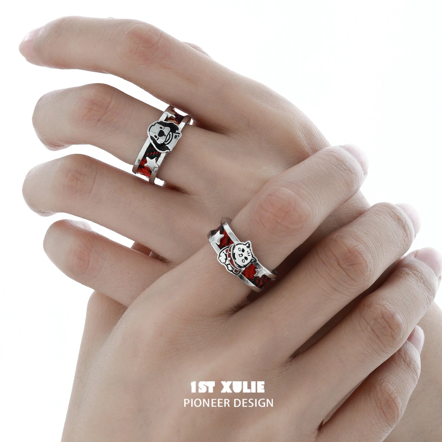 1ST XULIE "MERRY CHRISTMAS 2024" Tartan Kitten Christmas Ring in 925 Sterling Silver - On Model Close-up