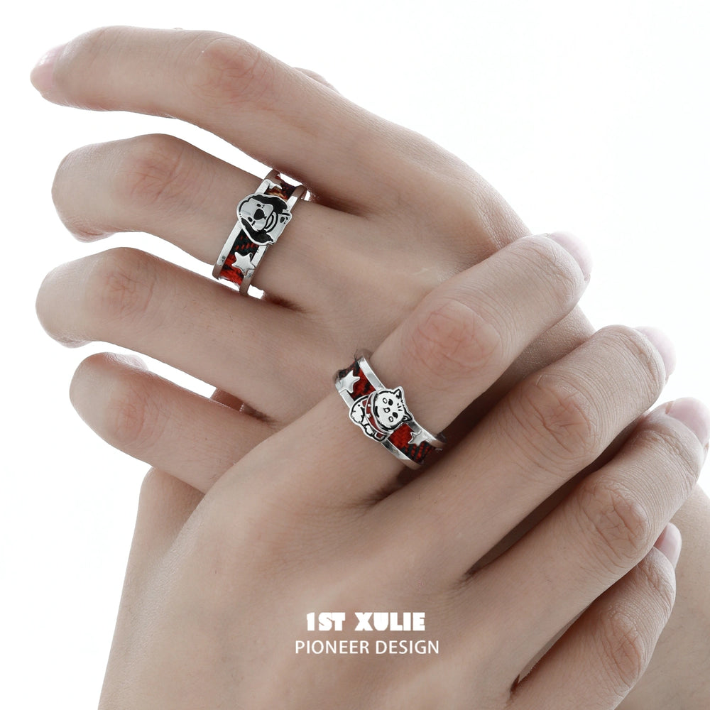 1ST XULIE "MERRY CHRISTMAS 2024" Tartan Kitten Christmas Ring in 925 Sterling Silver - On Model Close-up
