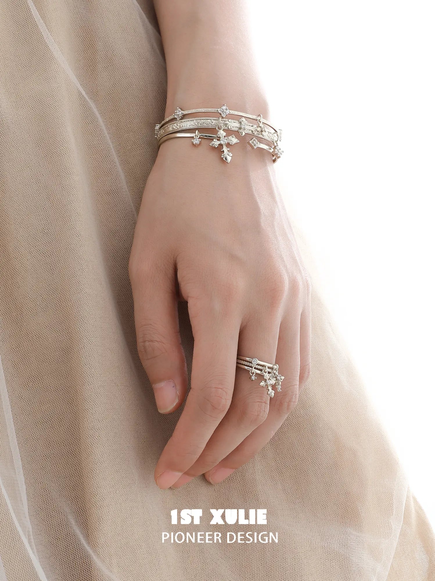 1ST XULIE Jewelry "Bastet" Vintage Iris Adjustable Bangle in 18K Gold Plated - Detail Shot