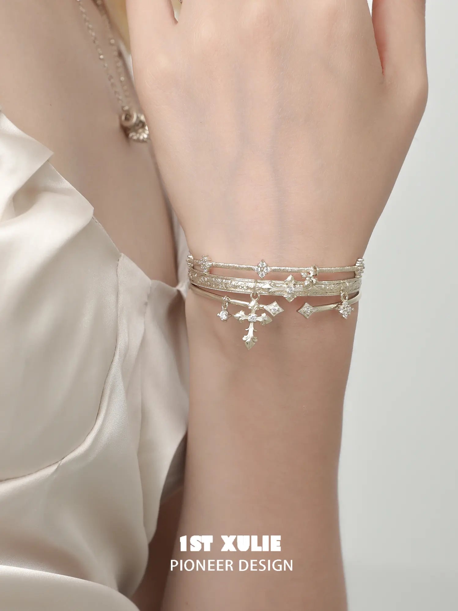 1ST XULIE Jewelry "Bastet" Vintage Iris Adjustable Bangle in 18K Gold Plated - Packaging View