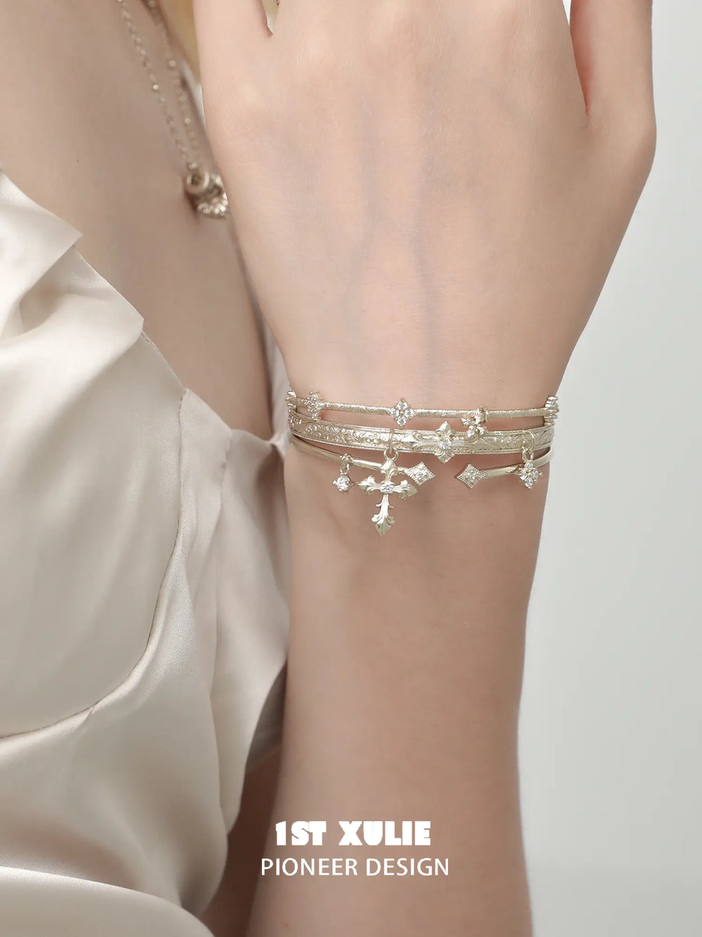 1ST XULIE Jewelry "Bastet" Vintage Iris Adjustable Bangle in 18K Gold Plated - Packaging View