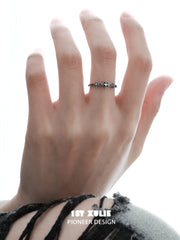 1ST XULIE "Irises" Vintage Iris Flower Ring in 925 Sterling Silver - Detail Shot