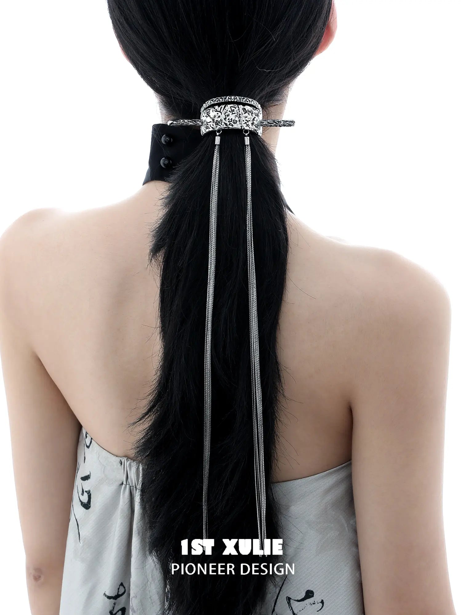 1ST XULIE "MONOLOGUES" Vintage Monologue Tassel Hairpin in Thai Silver Plated - Detail Shot