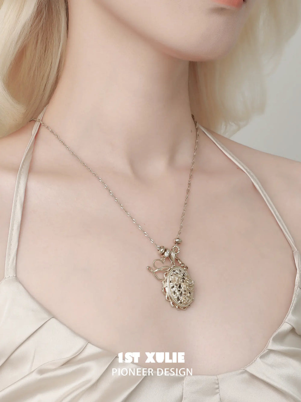 1ST XULIE Jewelry "Lace Rose" Vintage Oval Locket Pendant Necklace in 18K Gold Plated - Texture Detail