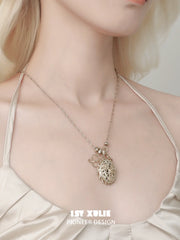 1ST XULIE Jewelry "Lace Rose" Vintage Oval Locket Pendant Necklace in 18K Gold Plated - Texture Detail