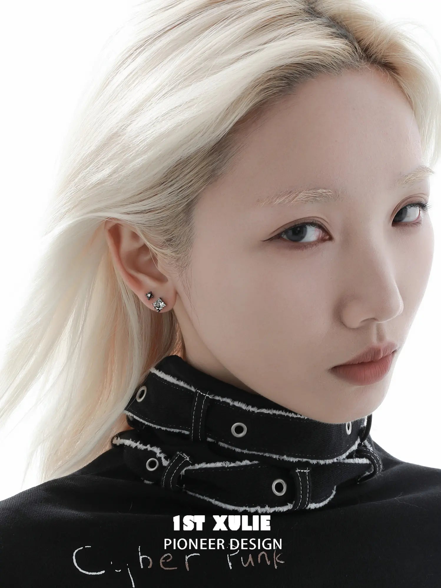 1ST XULIE Jewelry "Irises" Vintage Oxidized Iris Stud Earrings in 925 Sterling Silver - Detail Shot