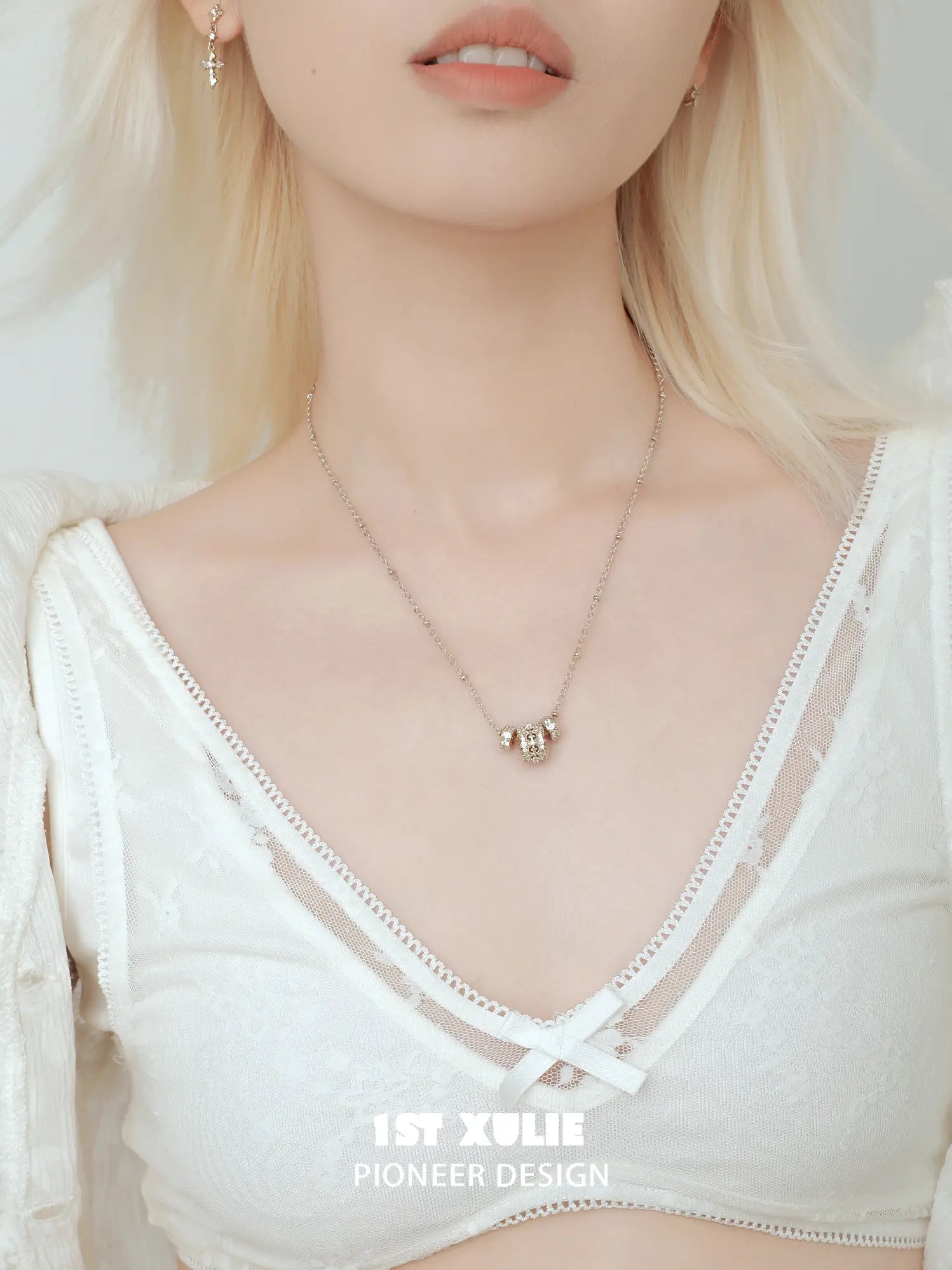 1ST XULIE Jewelry "Bastet" Vintage Sacred Iris Pendant Necklace in 18K Gold Plated - Texture