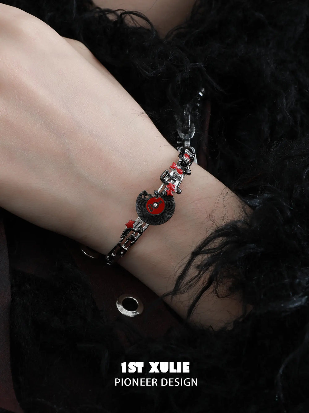 1ST XULIE "VINYL" Vinyl Record Cuff in Rhodium Plate - Detail Shot