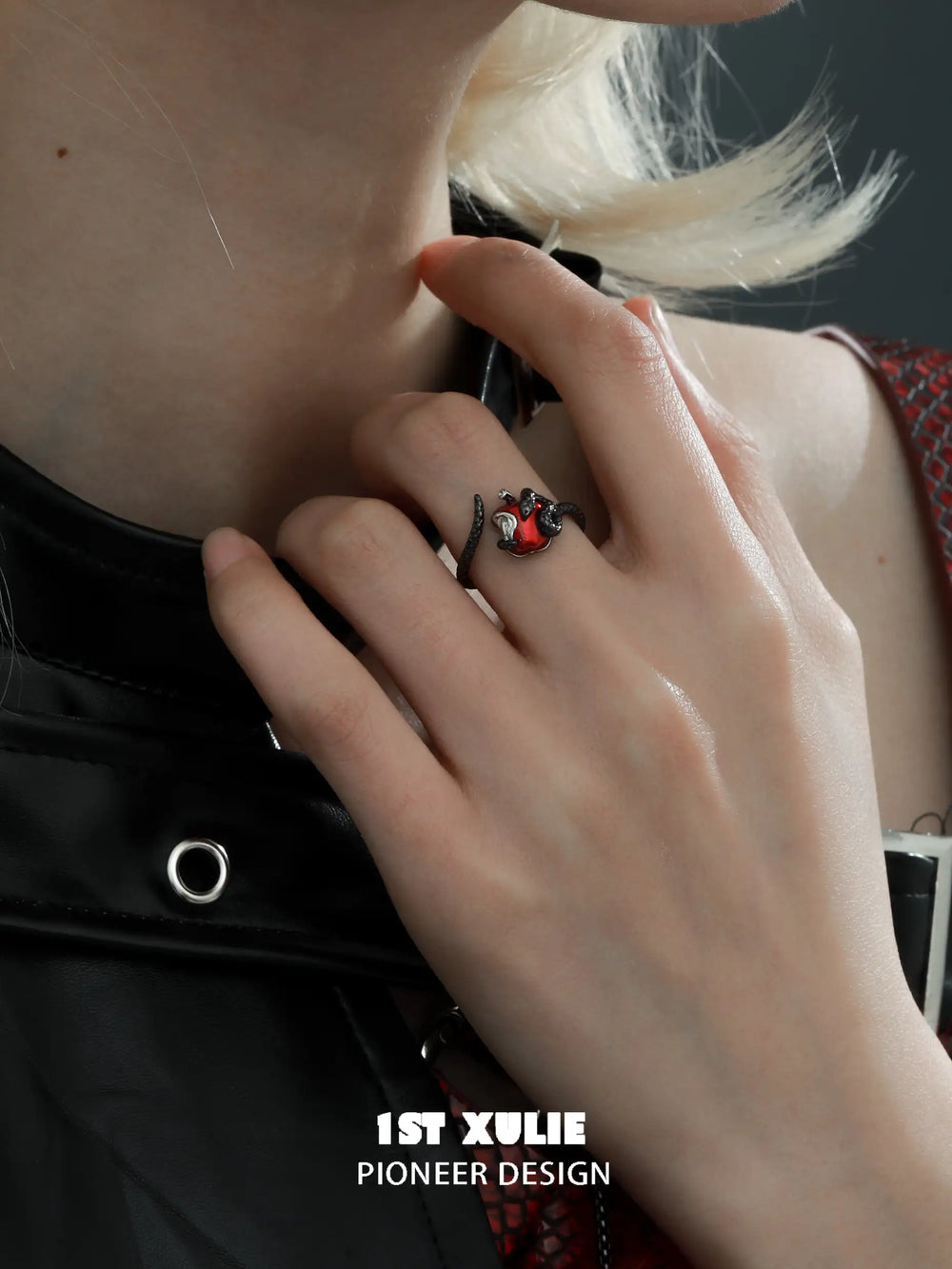 1ST XULIE "Forbidden Love" Viper's Apple Snake Ring in 925 Sterling Silver - Detail Shot