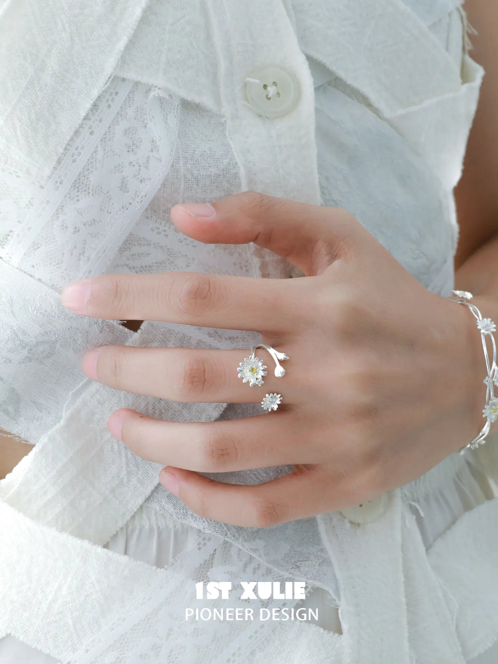 1ST XULIE Jewelry "DAISY" Dewdrop Daisy Ring in 925 Sterling Silver - Angle View 2