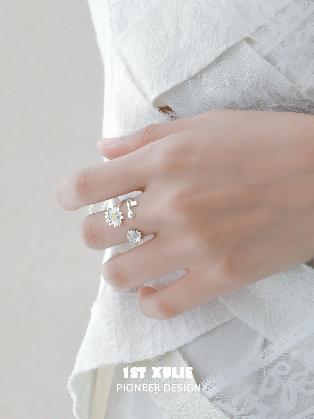 1ST XULIE Jewelry "DAISY" Dewdrop Daisy Ring in 925 Sterling Silver - Texture View