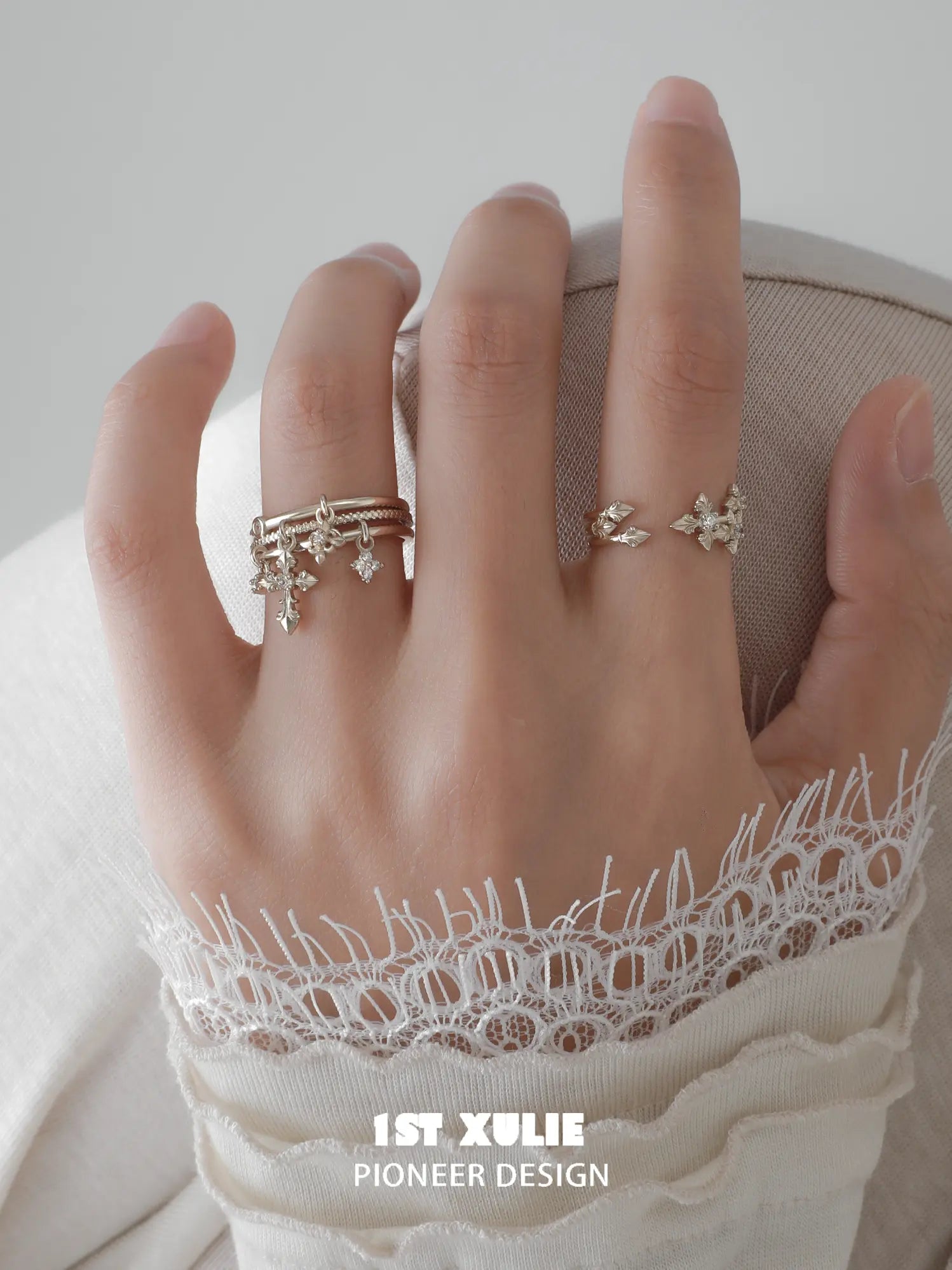 1ST XULIE Jewelry "Bastet" Iris Dangle Adjustable Ring in 18K Gold Plated - Detail Shot