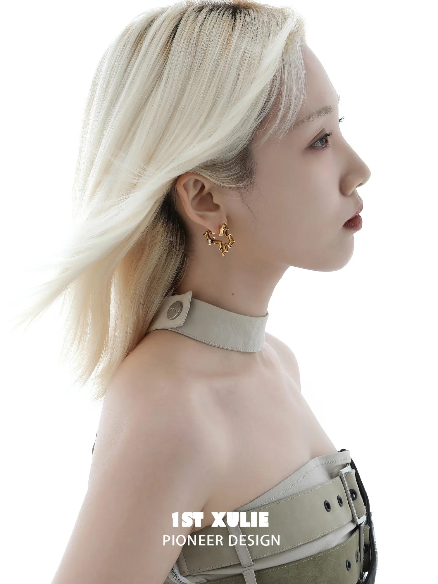 1ST XULIE Jewelry "Bastet" Vintage Zirconia Iris Cross Statement Stud Earrings - Texture View