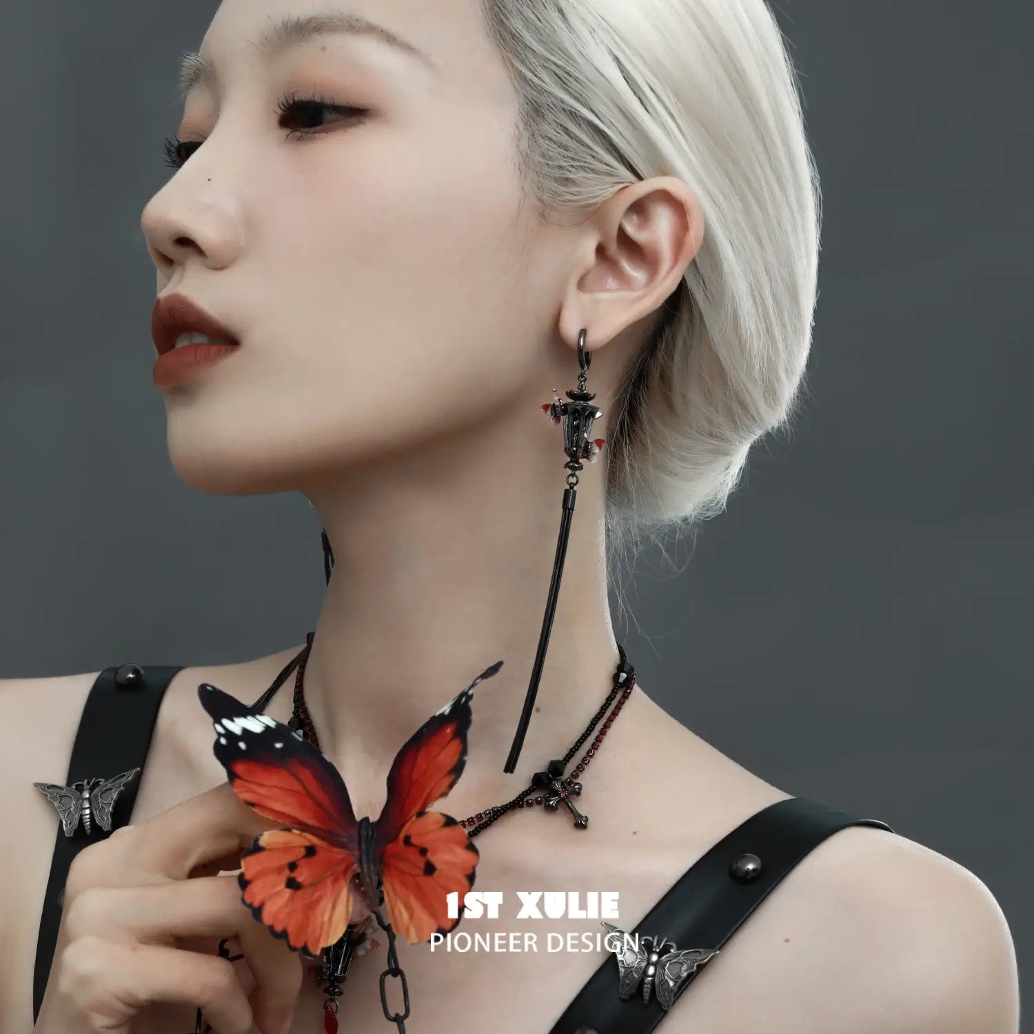버터플라이 웨이스트랜드 18K 플래티넘 도금 버터플라이 비콘 태슬 귀걸이™