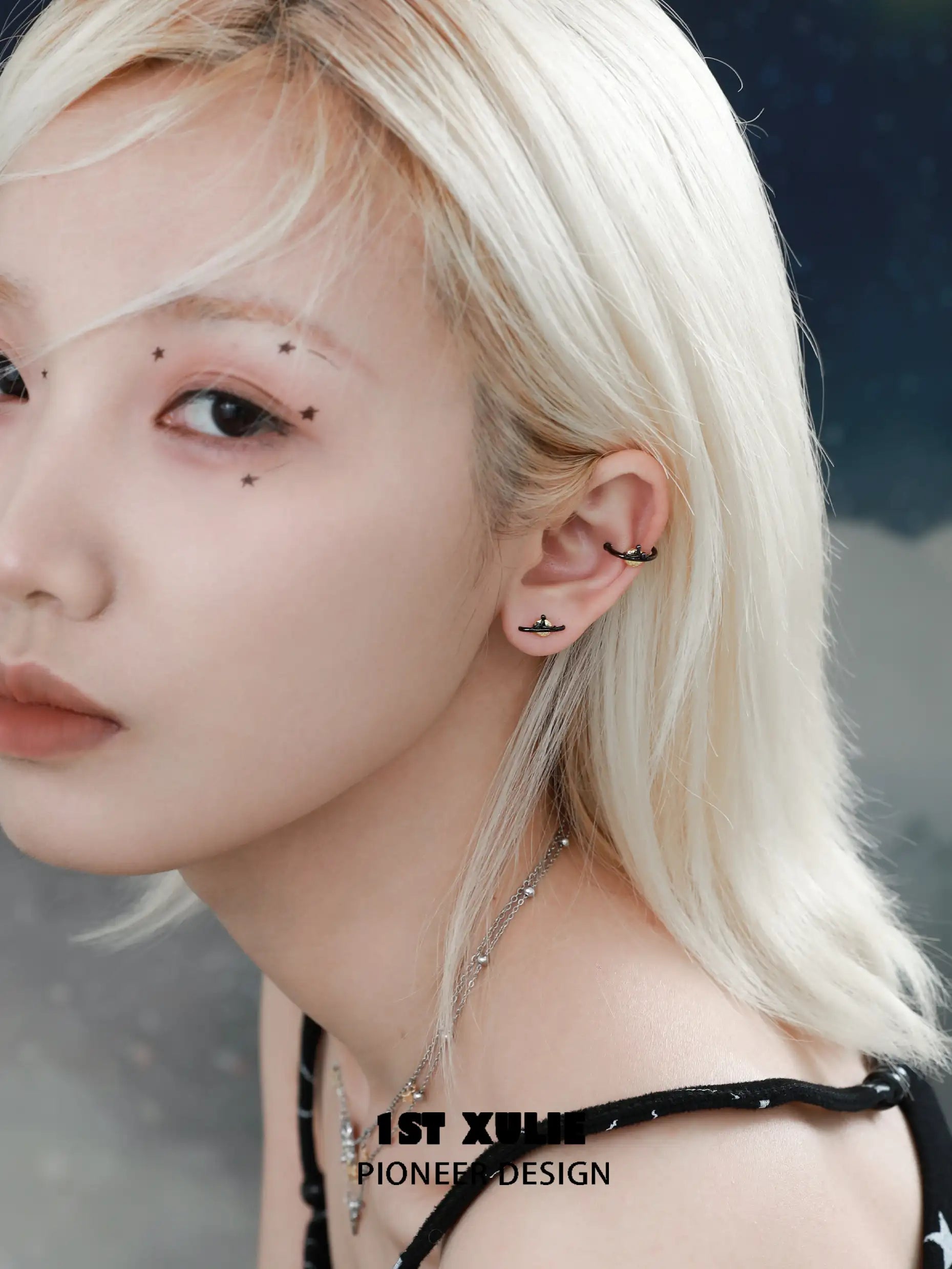캣츠 게이즈 S925 스털링 실버 블랙 골드 론리 페이션트 스터드 귀걸이™