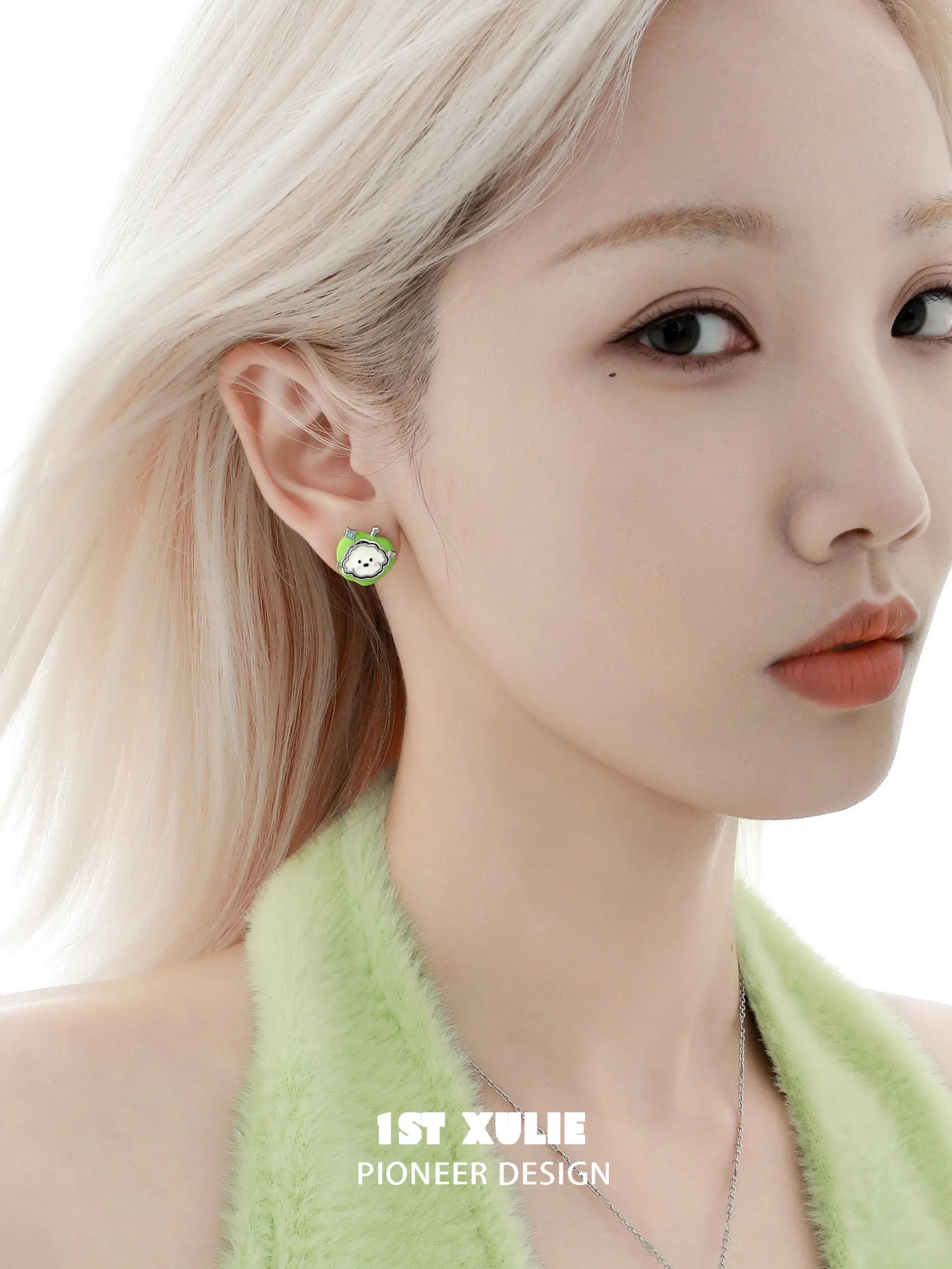 큐티즈 애플랜드 S925 키튼 교체 가능 스터드 귀걸이™
