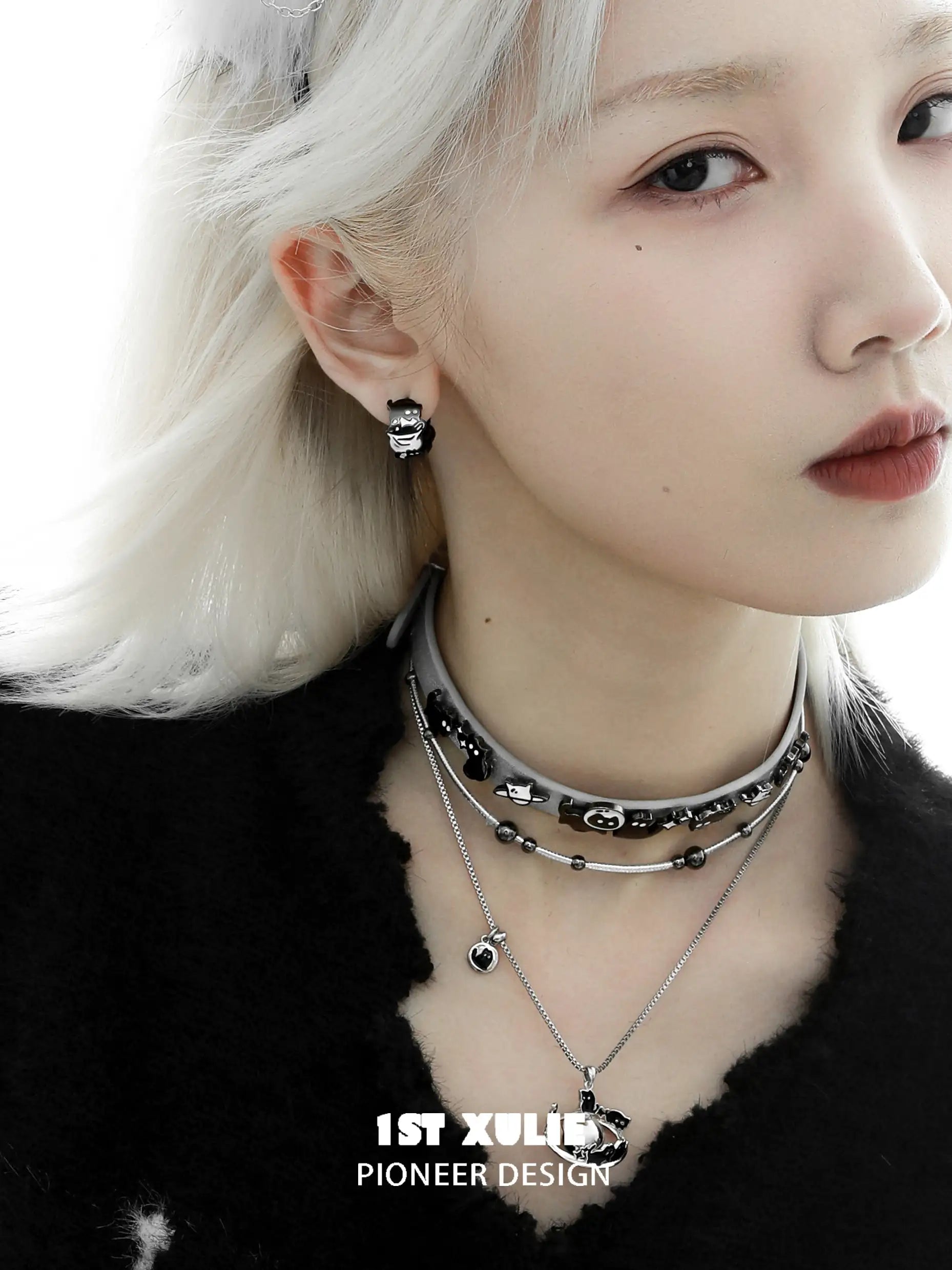 고스트 블랙캣 18K 블랙 골드 도금 귀걸이™