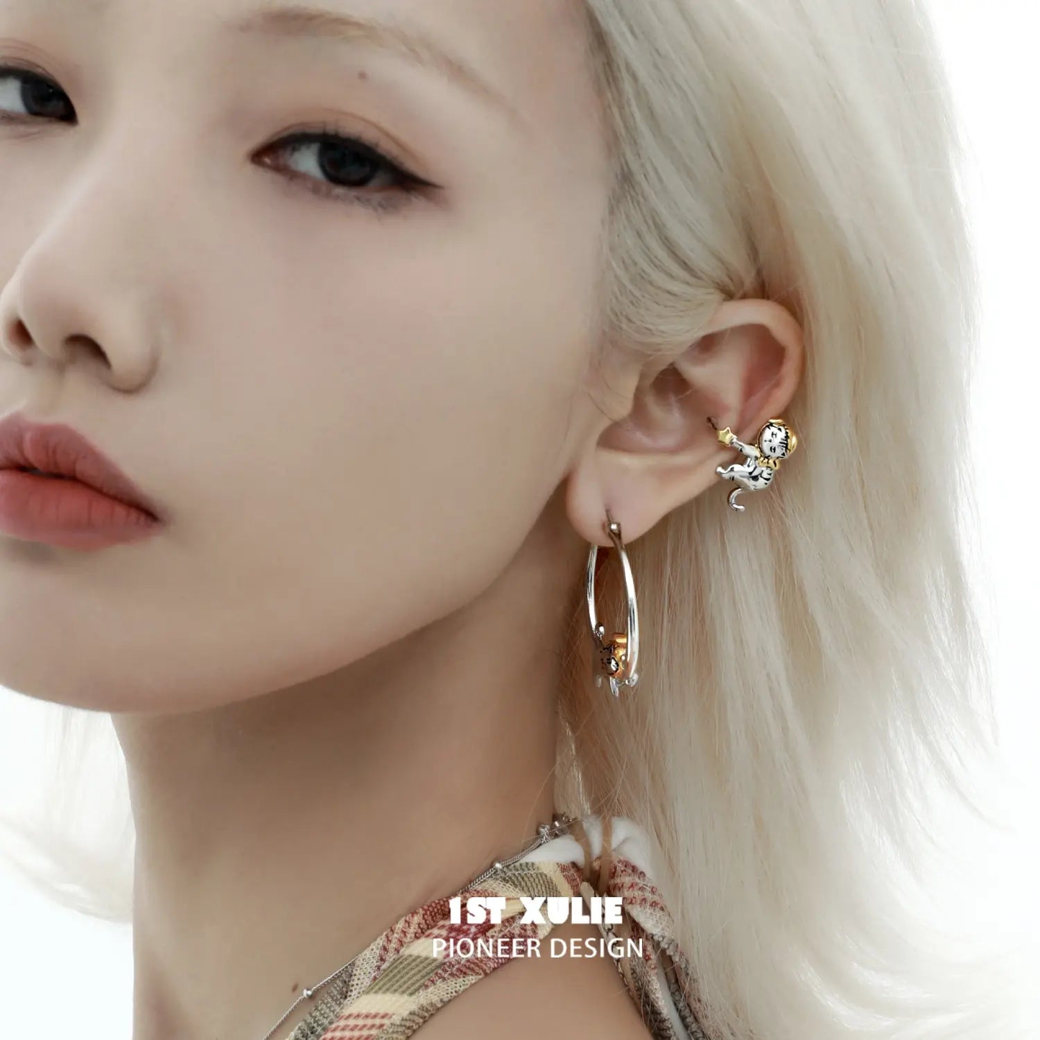 그래피티 키튼 18K 플래티넘 도금 레이지 키튼 귀걸이™