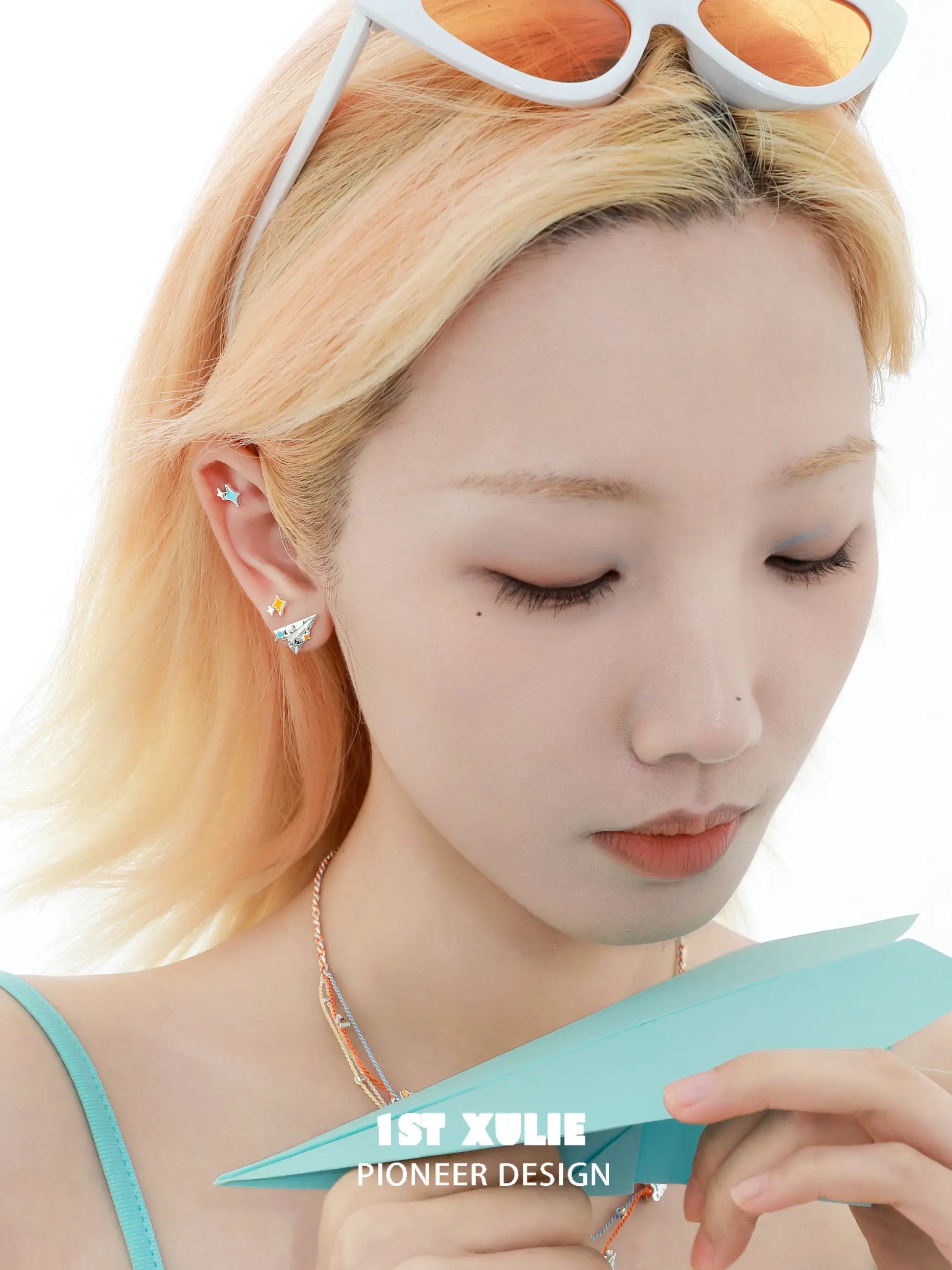 Juicy Flight 18K 플래티넘 플레이팅 오렌지 바다 종이 비행기 스터드 귀걸이™