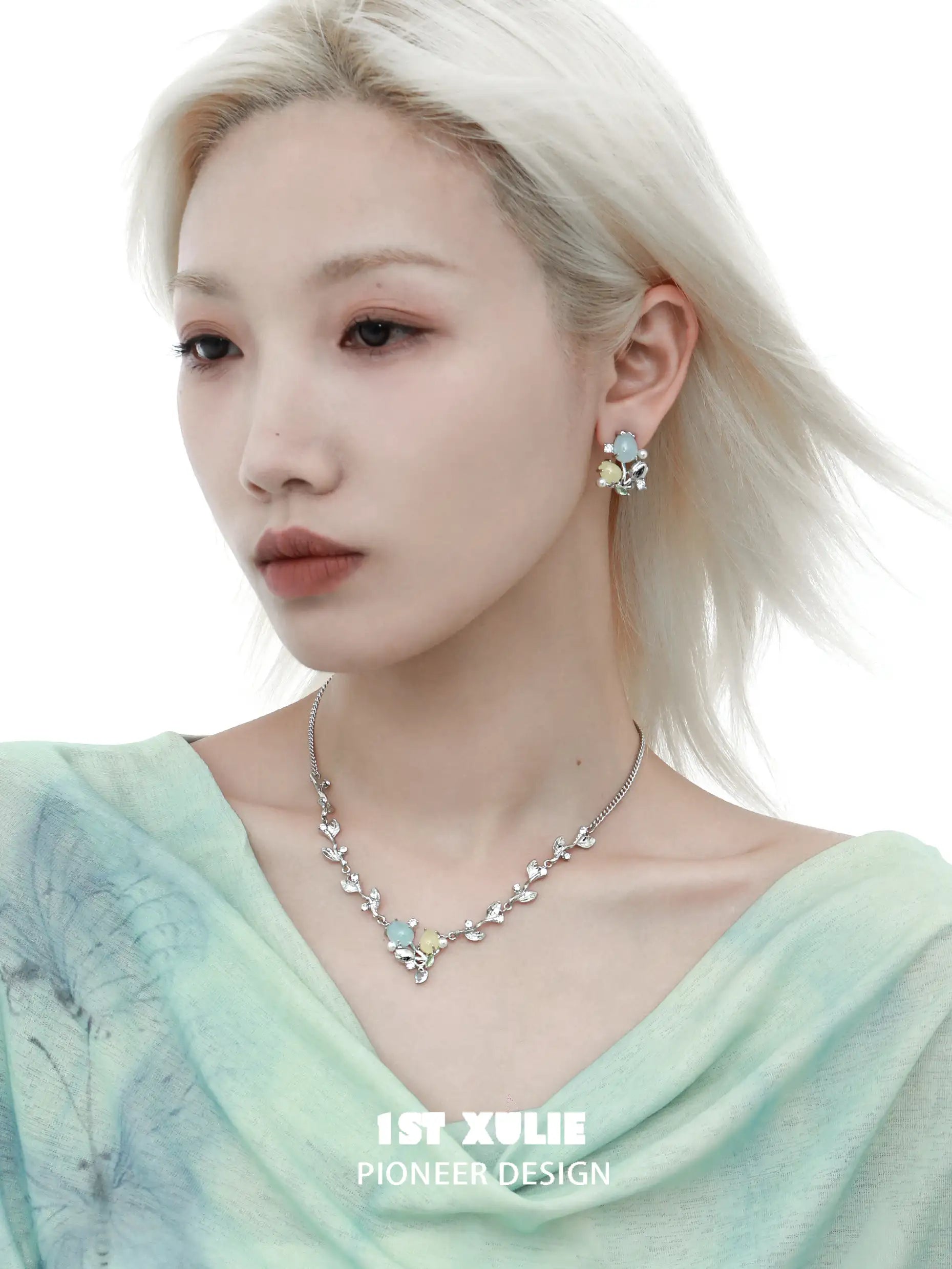 빛나는 18K 플래티넘 플레이팅 진주 튤립 초커 목걸이™
