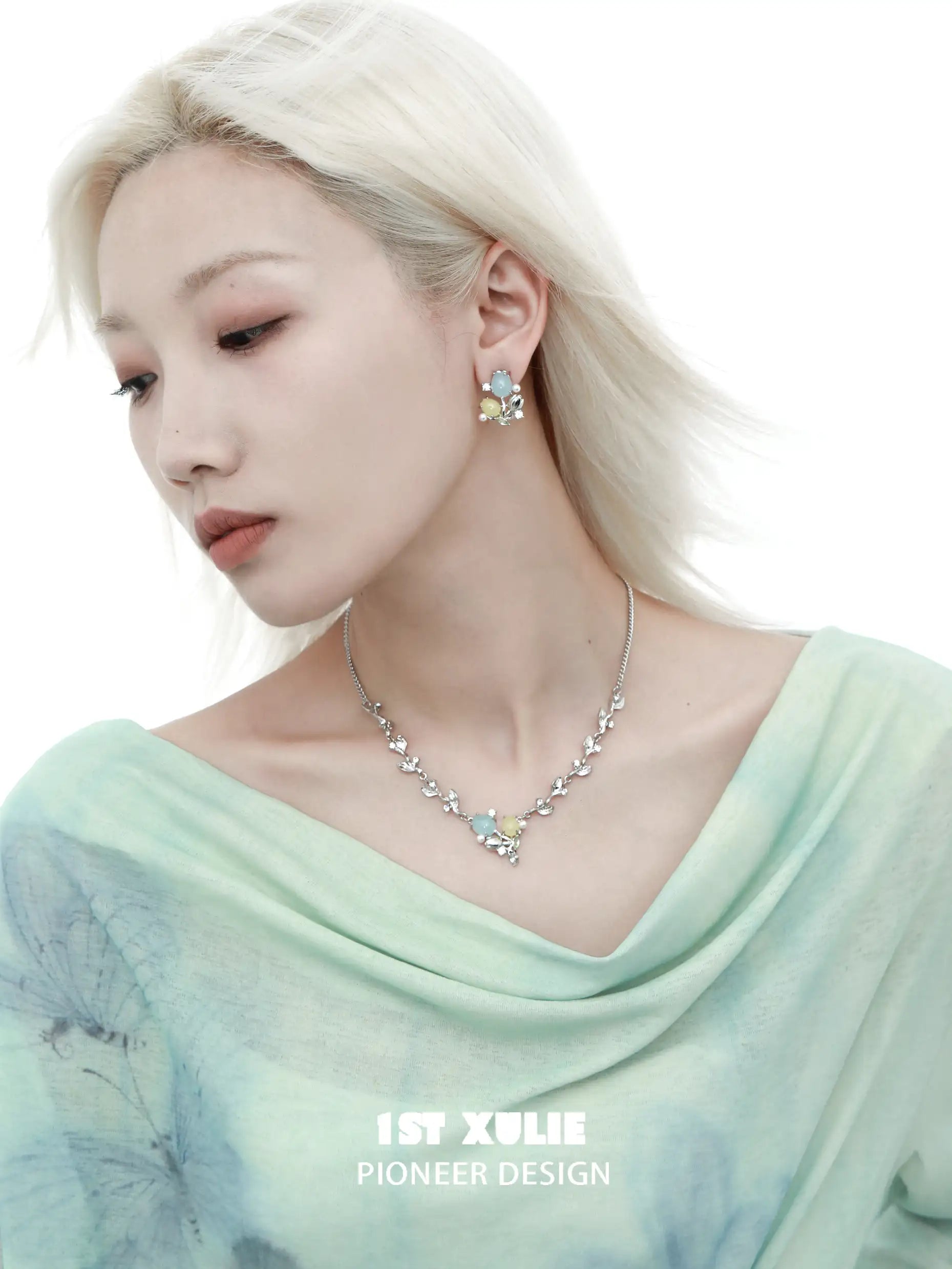 빛나는 18K 플래티넘 플레이팅 진주 튤립 초커 목걸이™