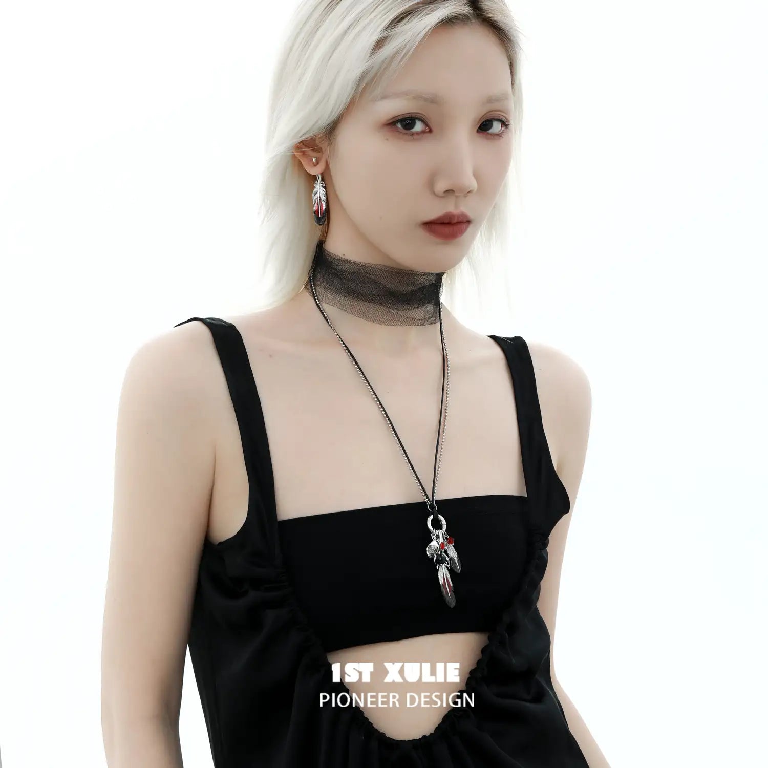 날아오르는 크레인 18K 플래티넘 도금 깃털 펜던트 목걸이™