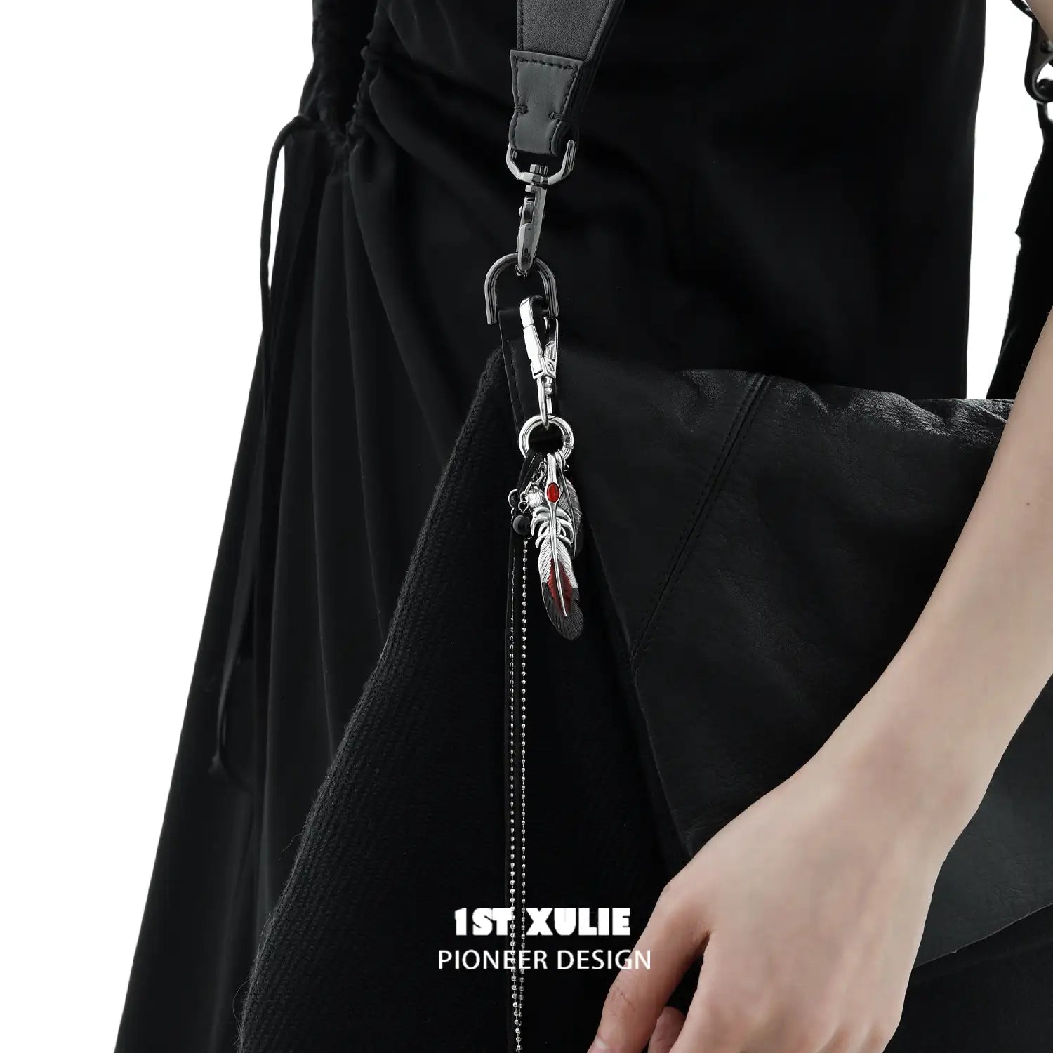 날아오르는 크레인 18K 플래티넘 도금 깃털 펜던트 목걸이™