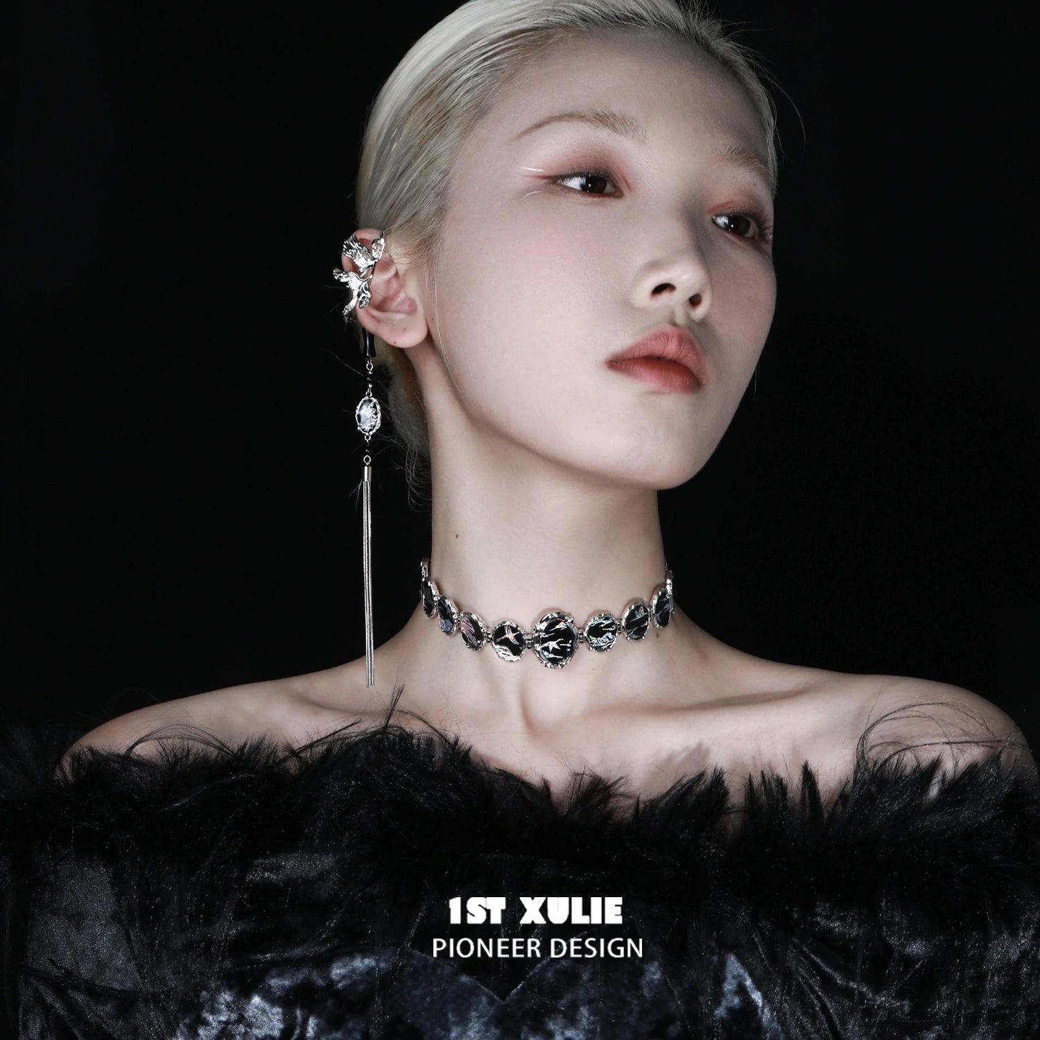 Soaring Cranes 18K 플래티넘 도금 수지 초커 목걸이 ™