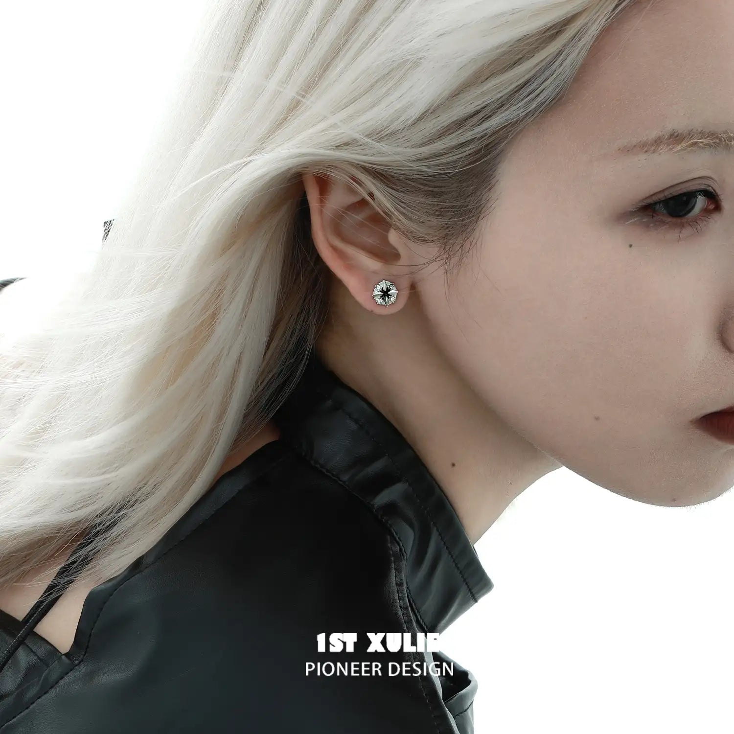 스타 트레일 S925 스털링 실버 블랙 레진 스터드 귀걸이™