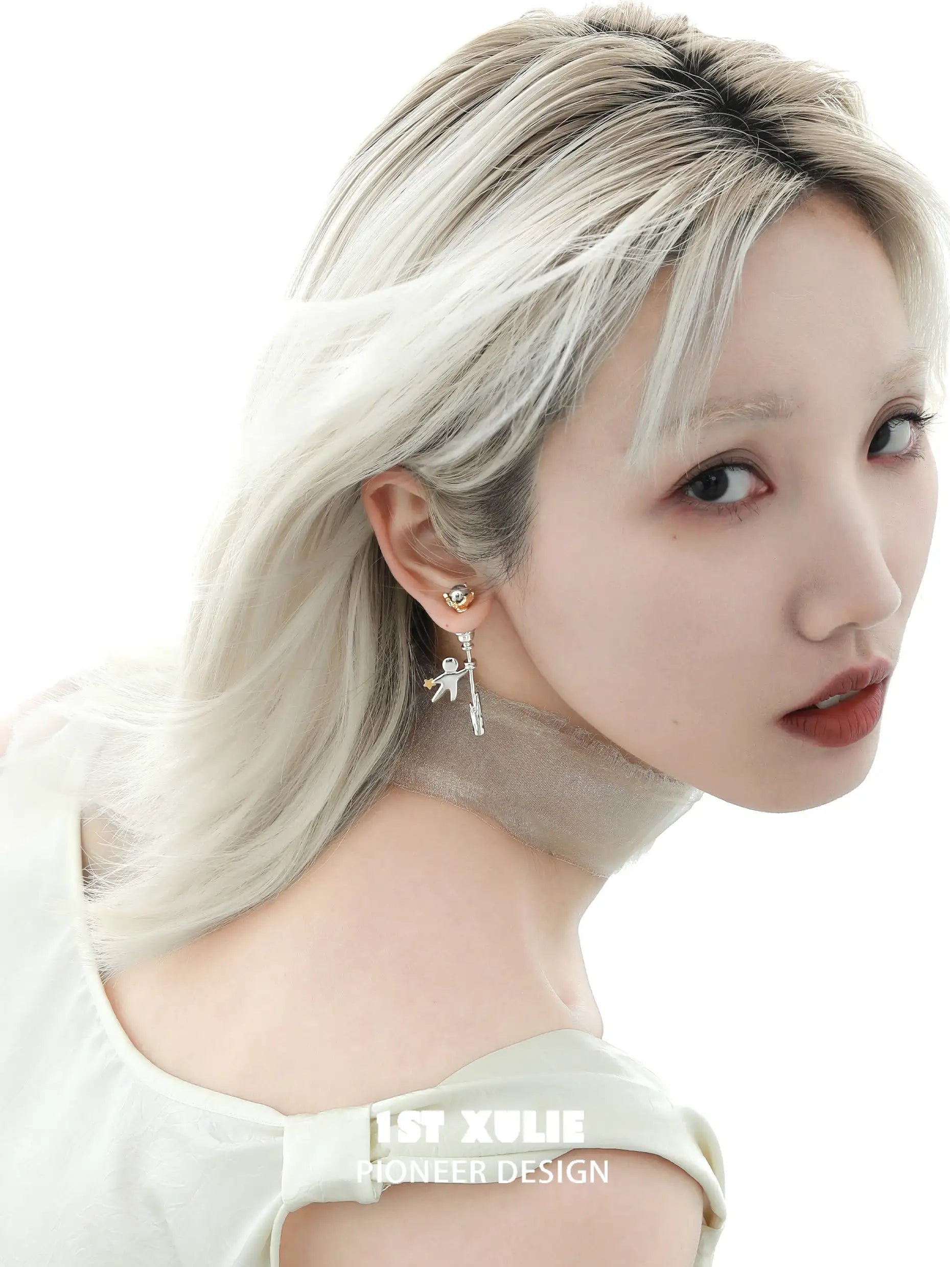 위시타 18K 플래티넘 도금 스타 피커 이어링™