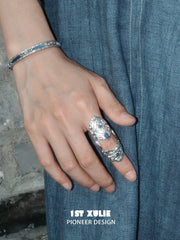 Blue stone articulated ring worn with coordinating jewelry