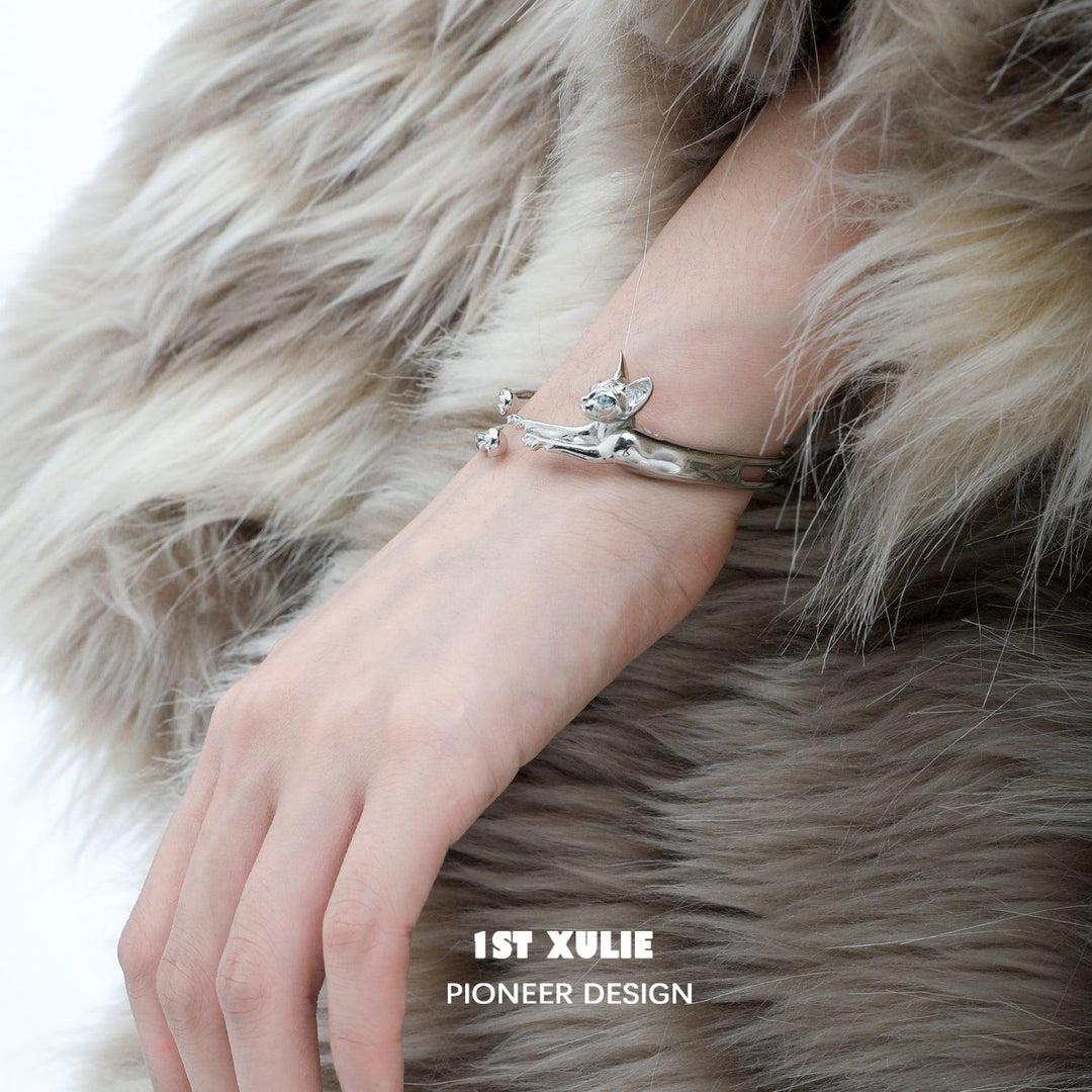 Cat's Gaze Abstract 18k Platinum Plated Cat Bracelet™ - 1ST XULIE