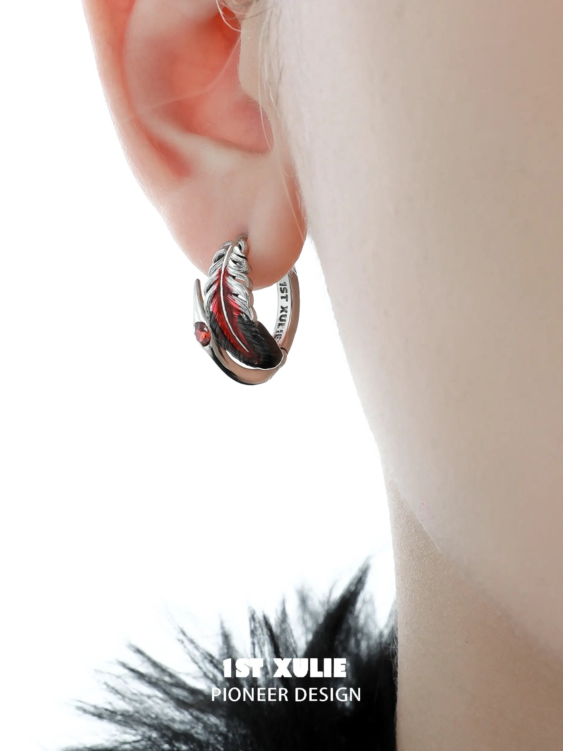 Soaring Cranes 18K 플래티넘 도금 깃털 나선형 귀걸이™